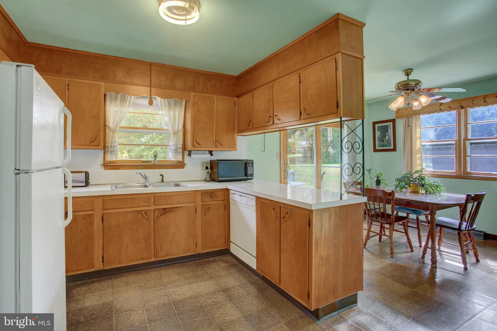 1042 LAURICH DRIVE 18