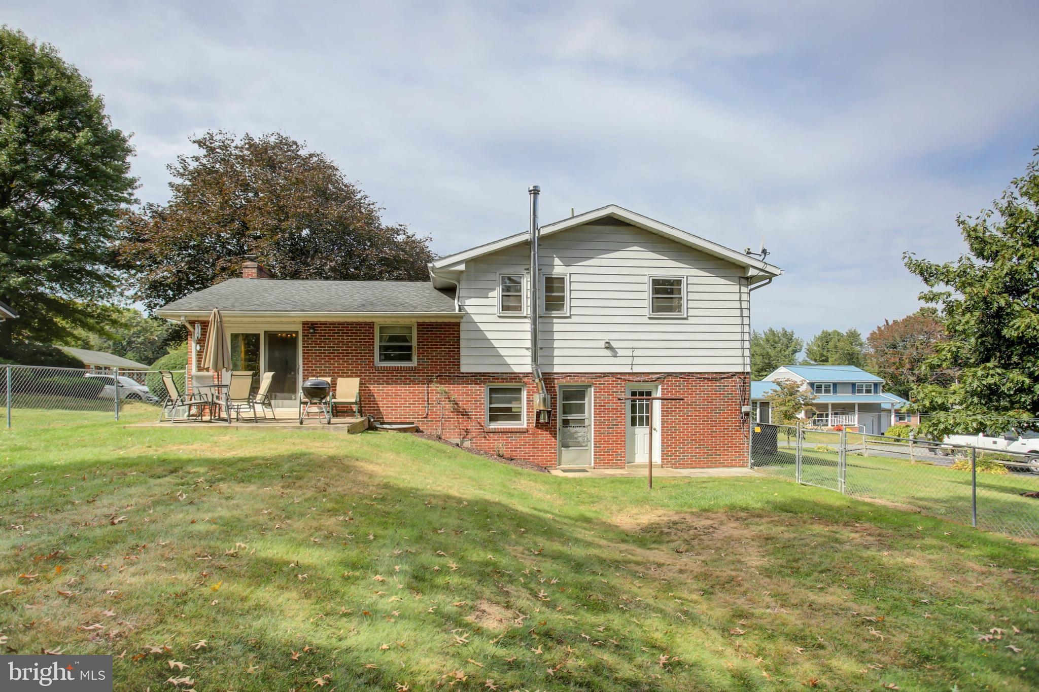 1042 LAURICH DRIVE 18