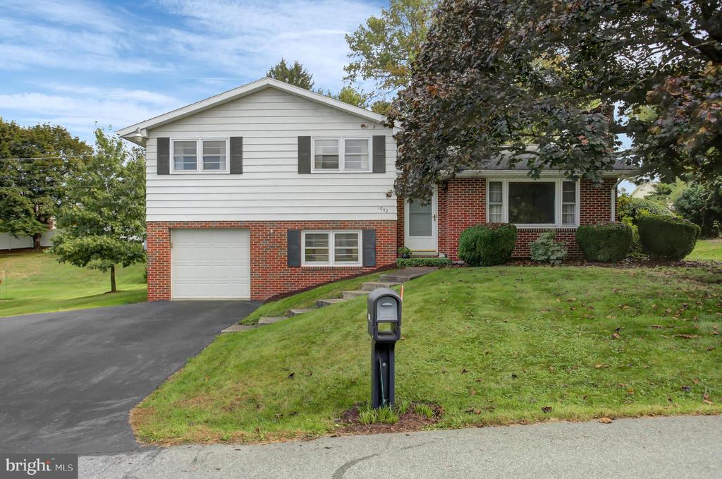1042 LAURICH DRIVE 18
