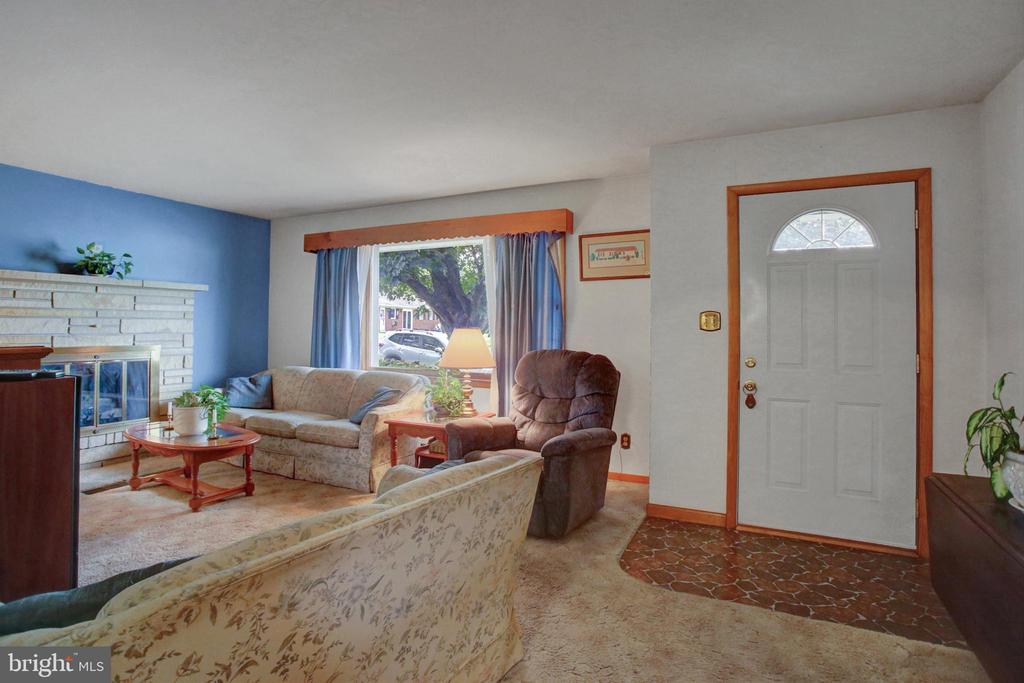 1042 LAURICH DRIVE 18