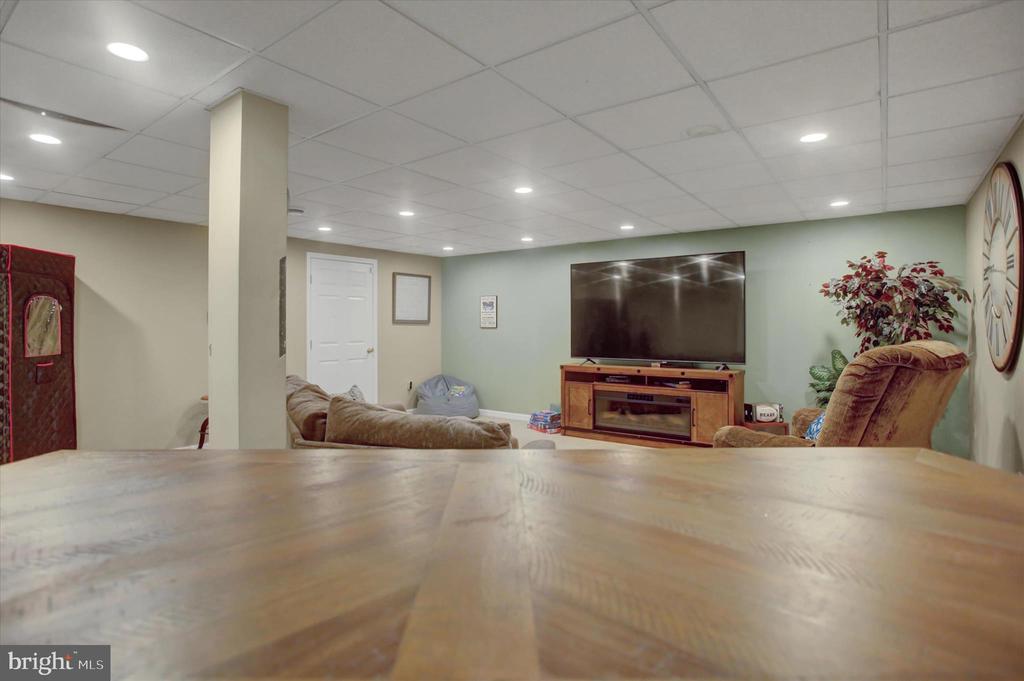 642 ERIC DRIVE