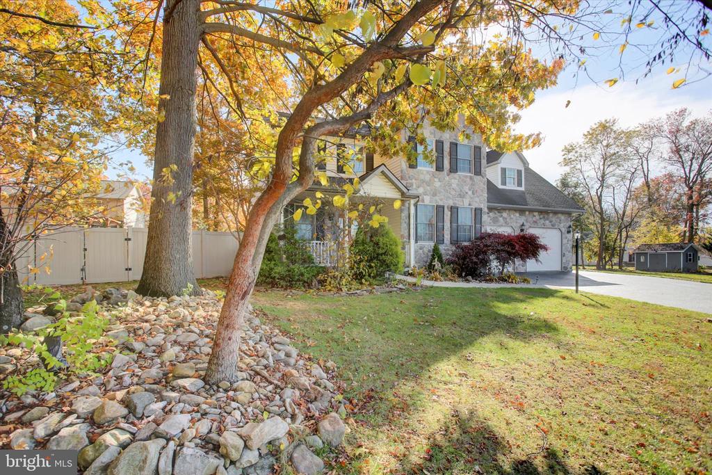642 ERIC DRIVE