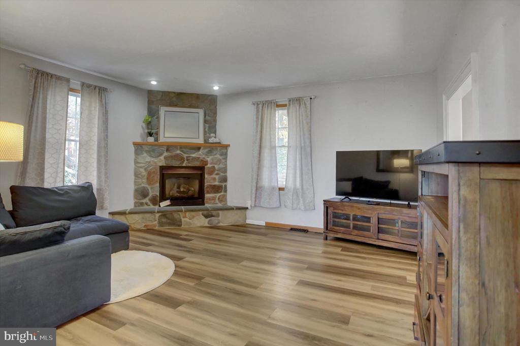 642 ERIC DRIVE