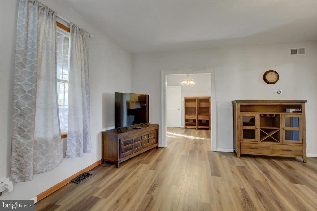 642 ERIC DRIVE