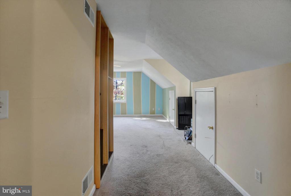 642 ERIC DRIVE