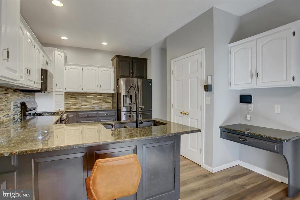 642 ERIC DRIVE
