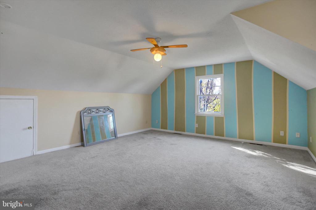 642 ERIC DRIVE