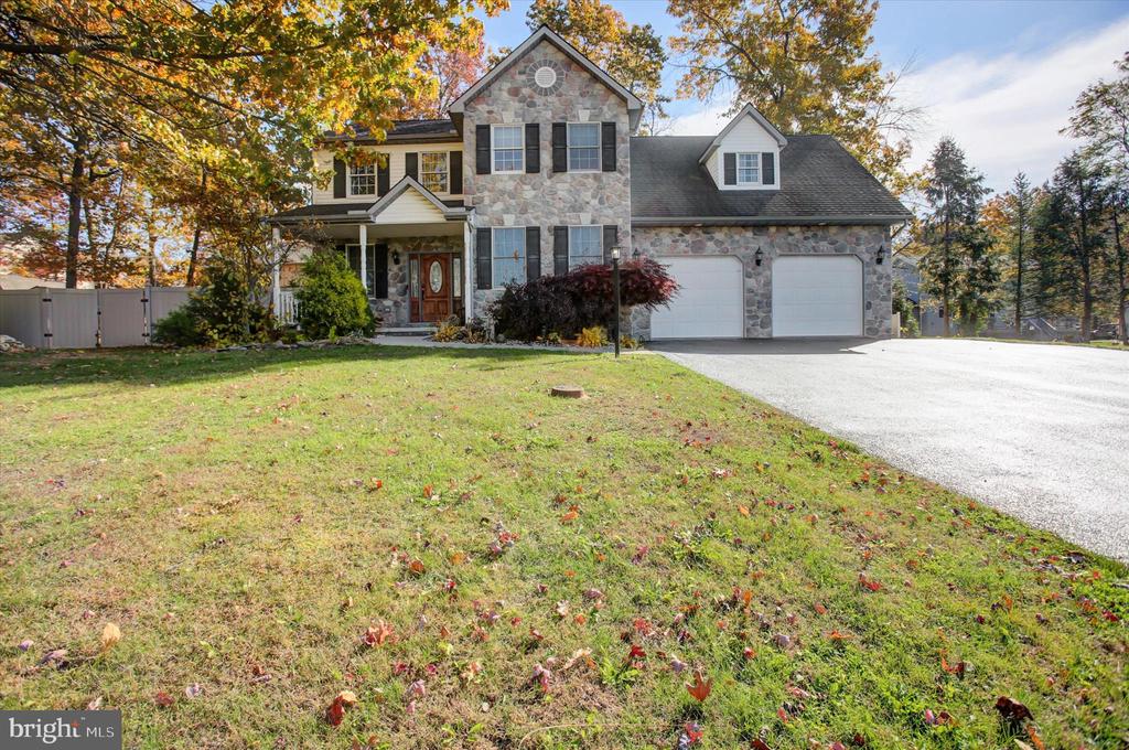 642 ERIC DRIVE