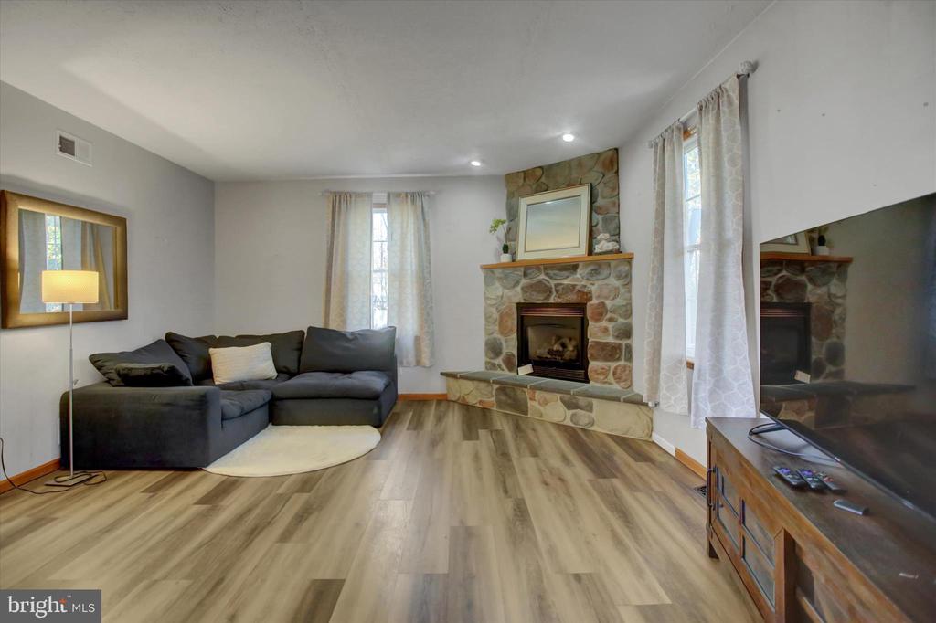 642 ERIC DRIVE