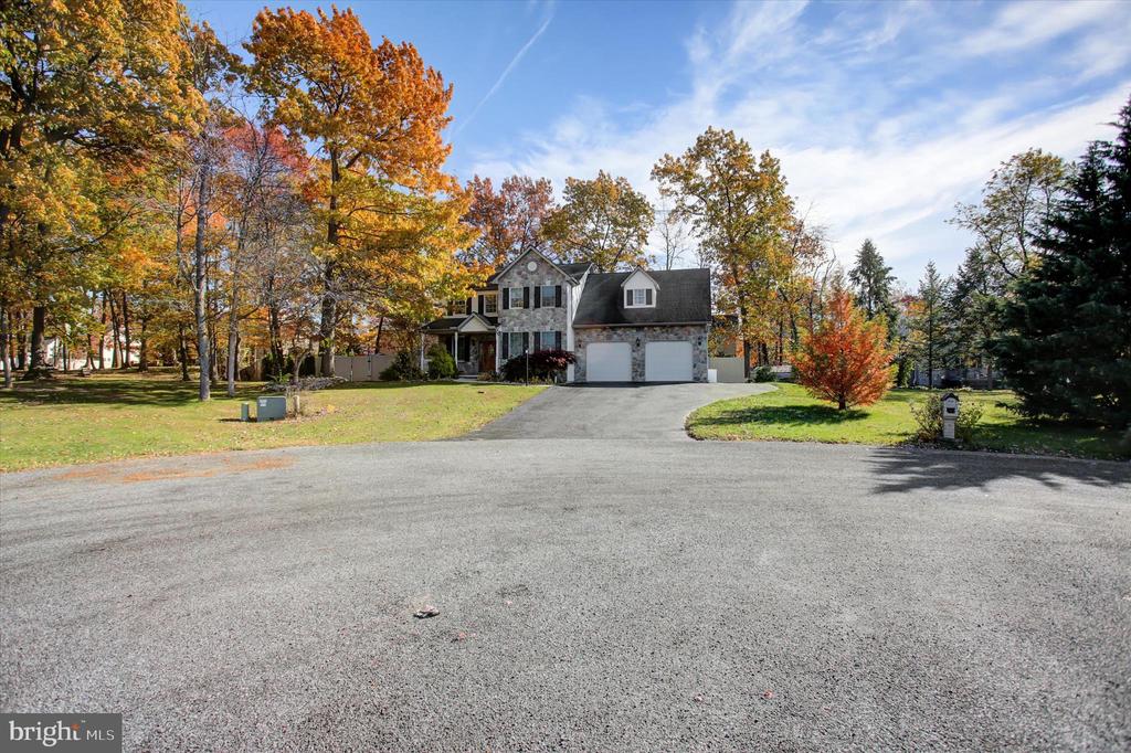 642 ERIC DRIVE