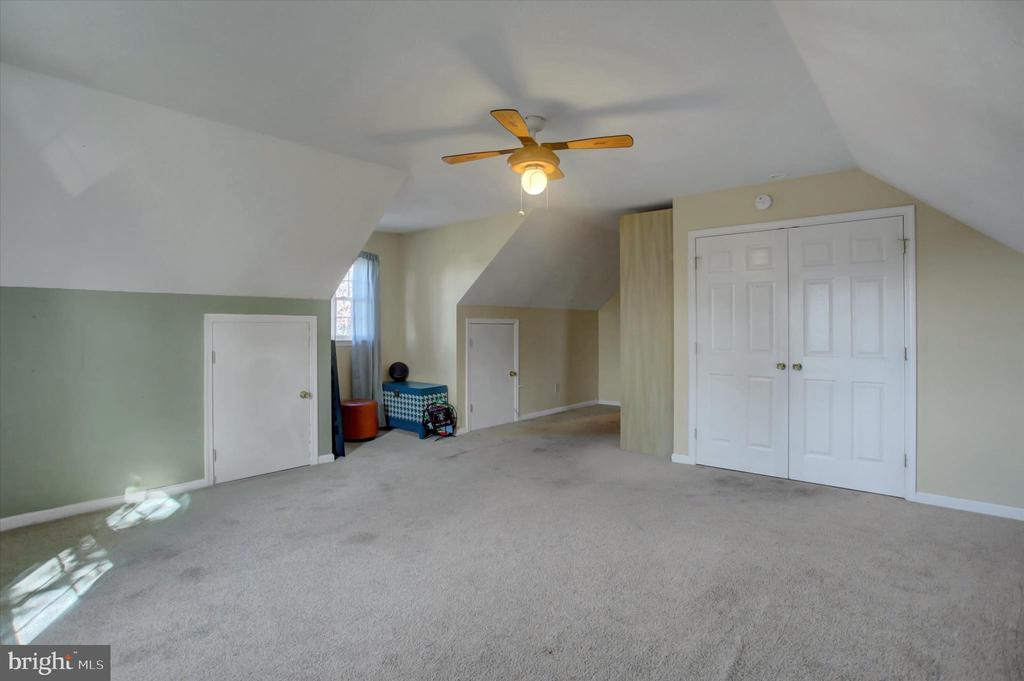 642 ERIC DRIVE