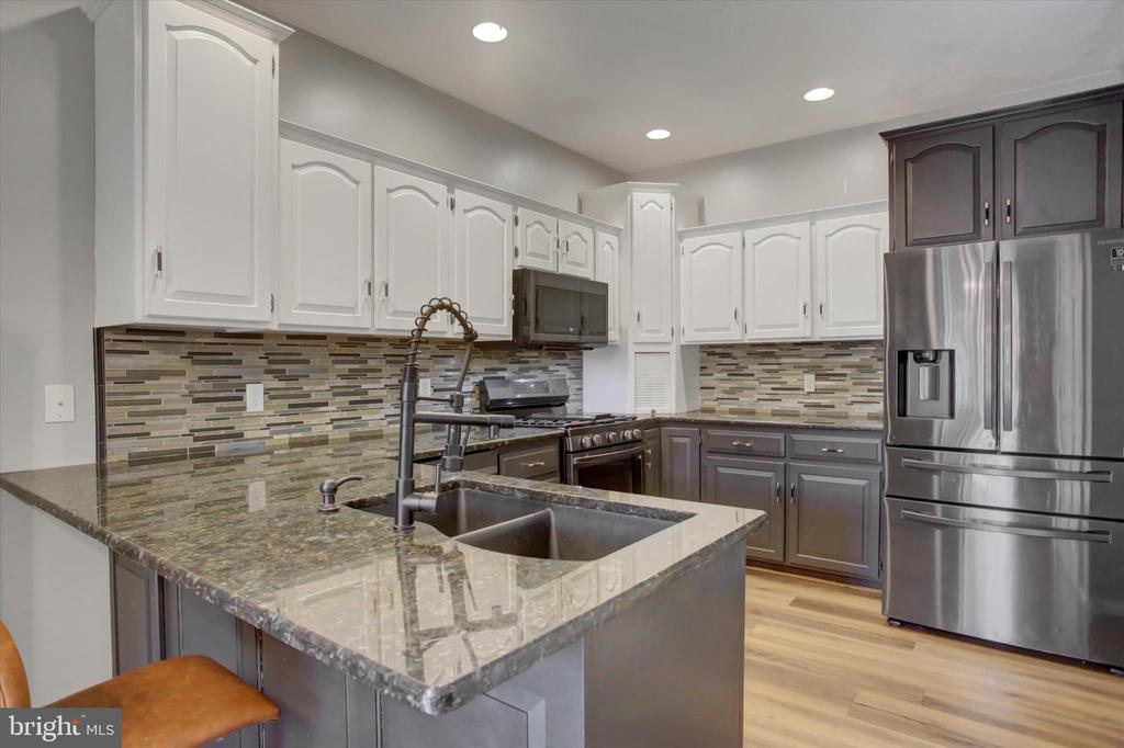 642 ERIC DRIVE
