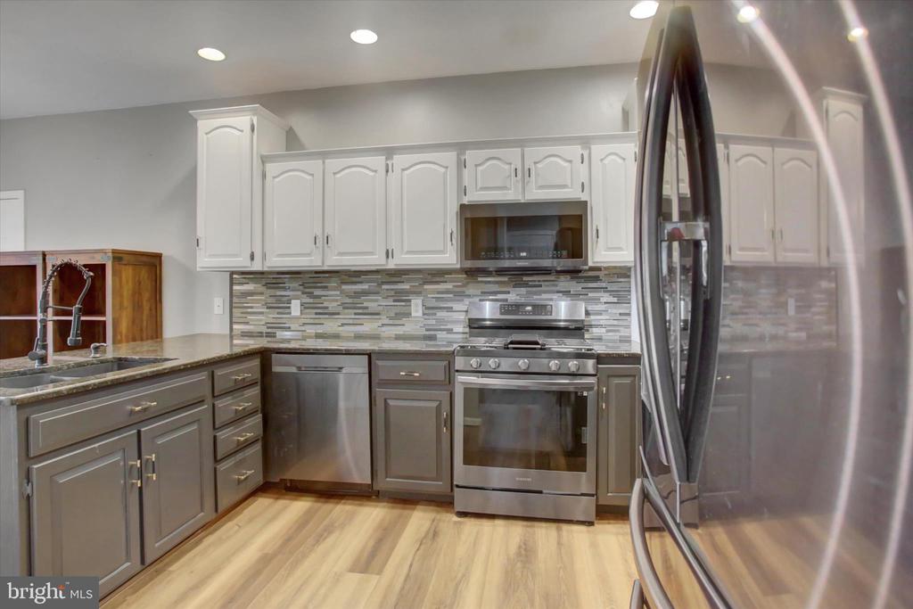 642 ERIC DRIVE