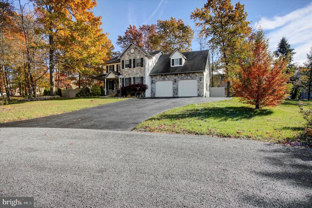 642 ERIC DRIVE