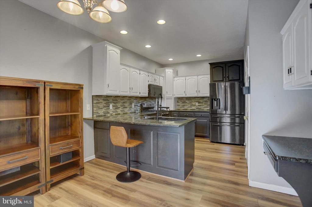 642 ERIC DRIVE