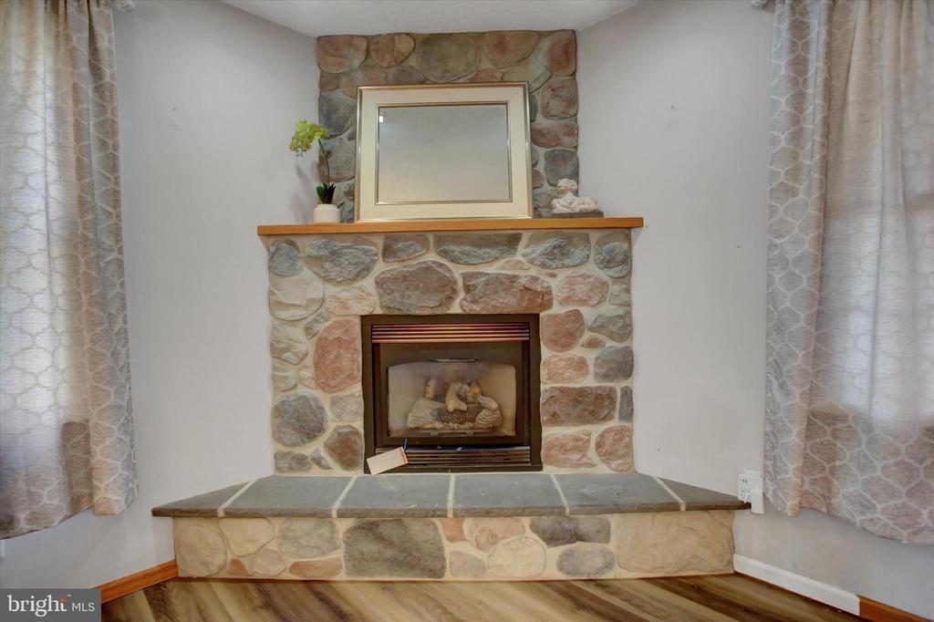 642 ERIC DRIVE