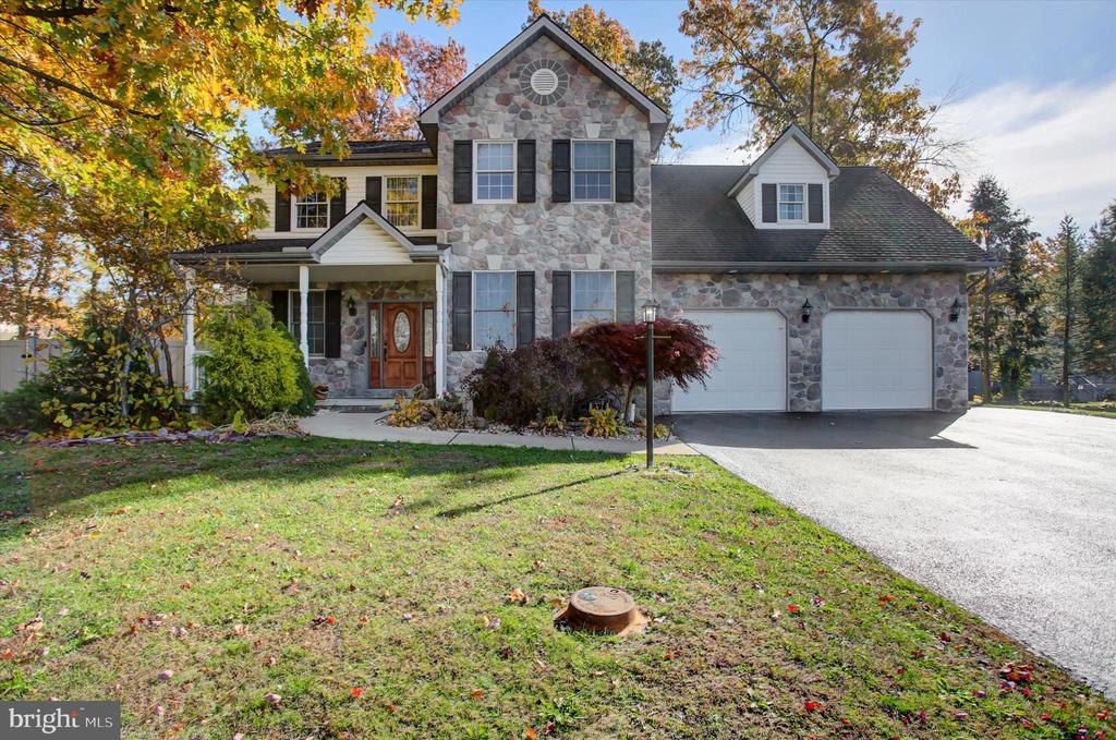 642 ERIC DRIVE