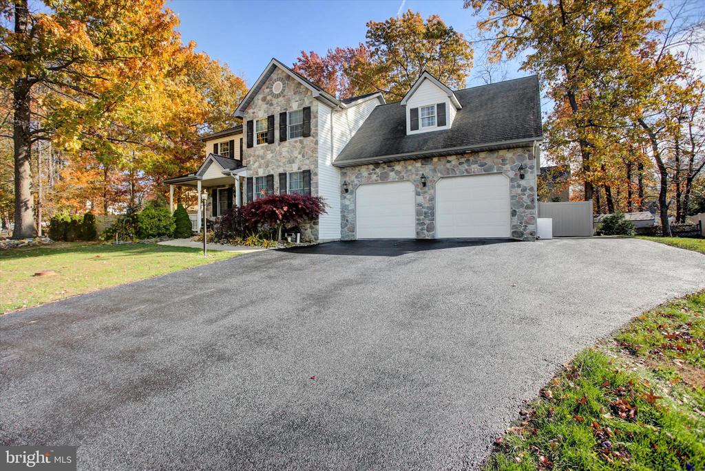 642 ERIC DRIVE