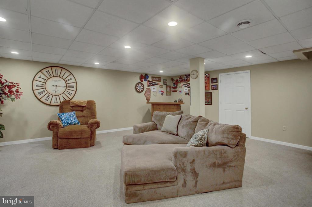 642 ERIC DRIVE
