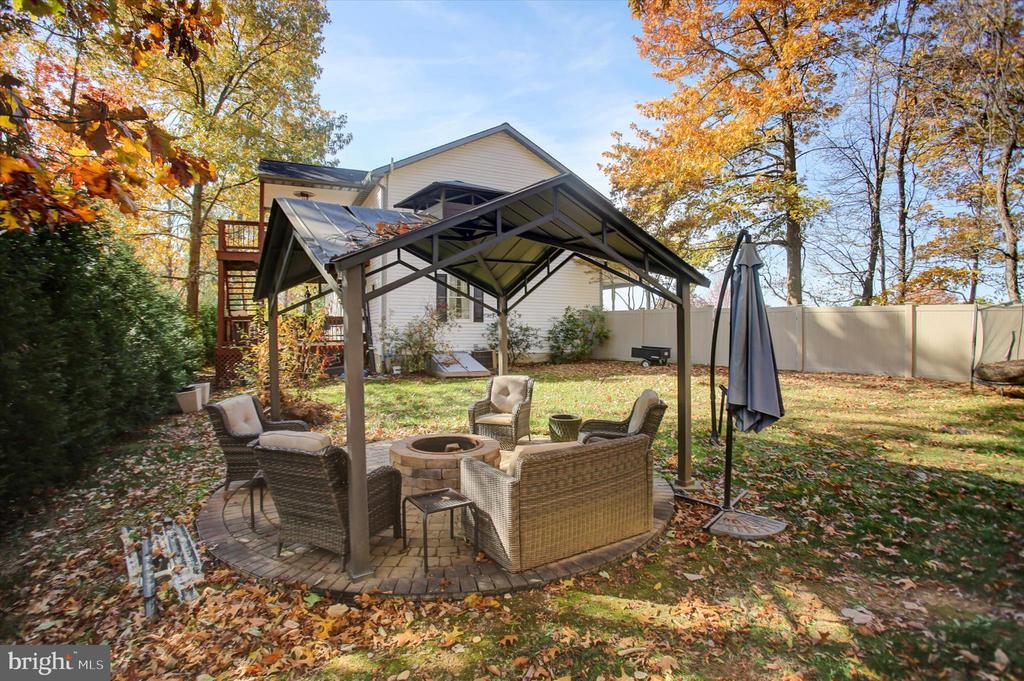 642 ERIC DRIVE
