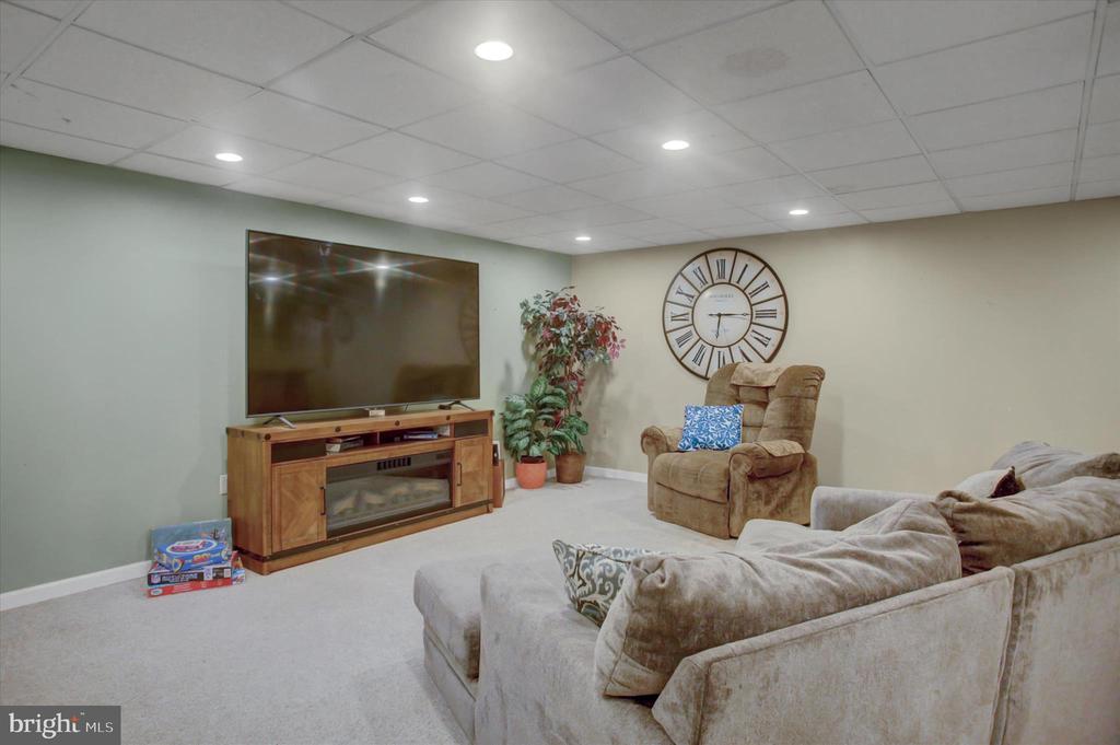 642 ERIC DRIVE