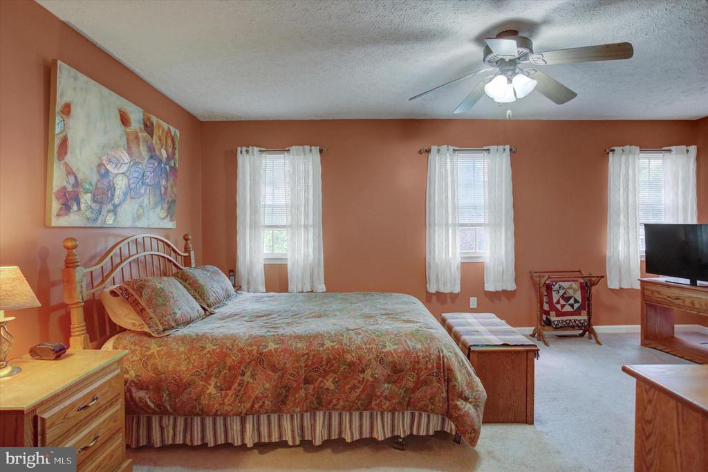 427 BRADLEY LANE