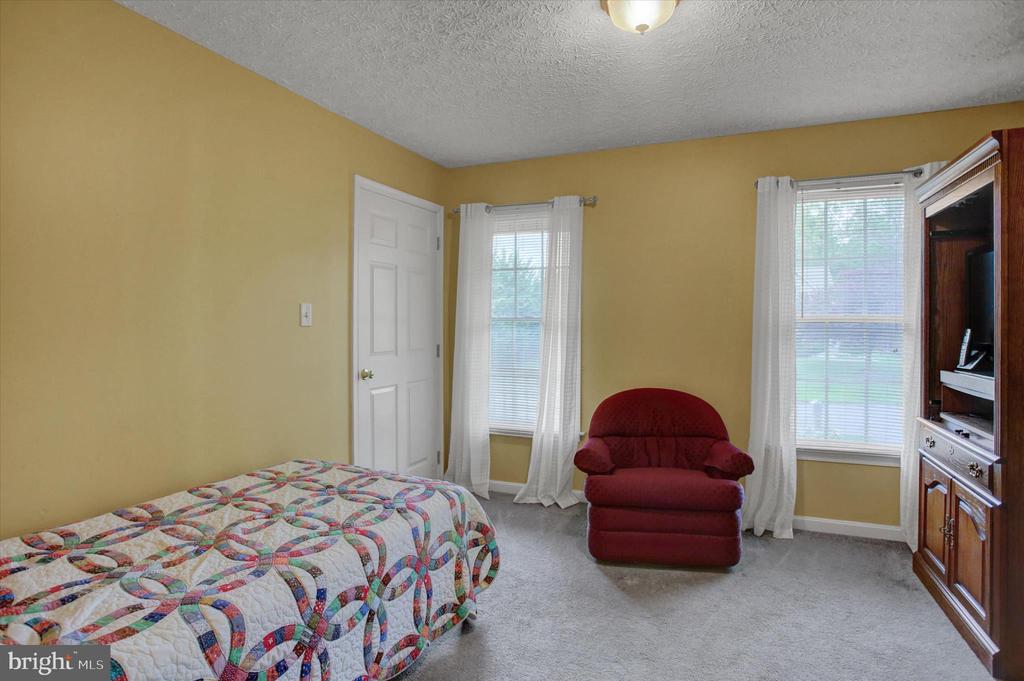 427 BRADLEY LANE