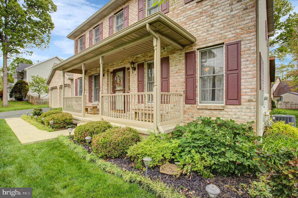 427 BRADLEY LANE