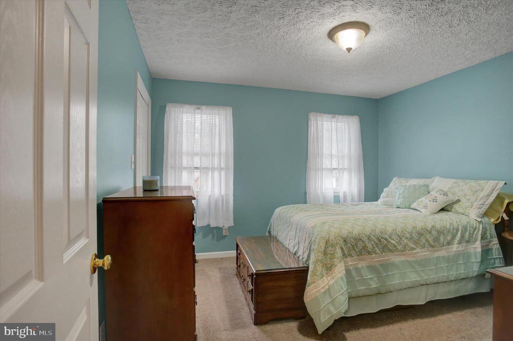 427 BRADLEY LANE