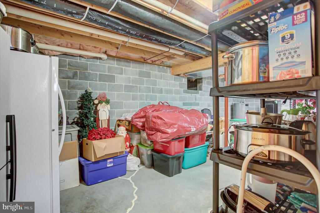 427 BRADLEY LANE