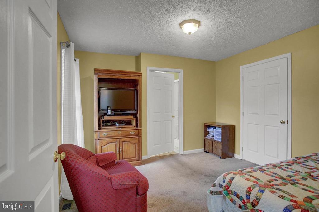 427 BRADLEY LANE
