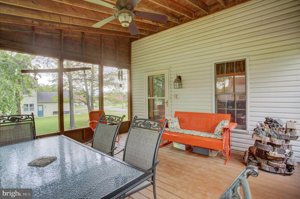 427 BRADLEY LANE