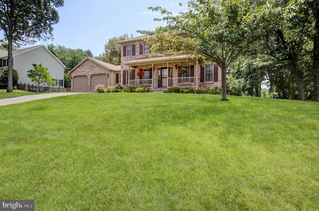 427 BRADLEY LANE