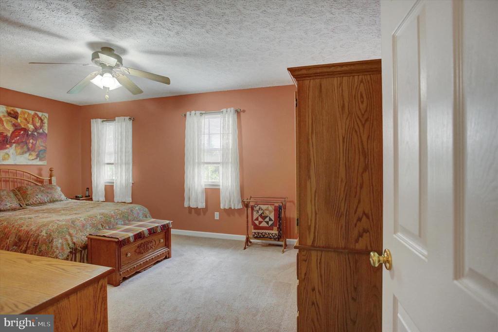 427 BRADLEY LANE