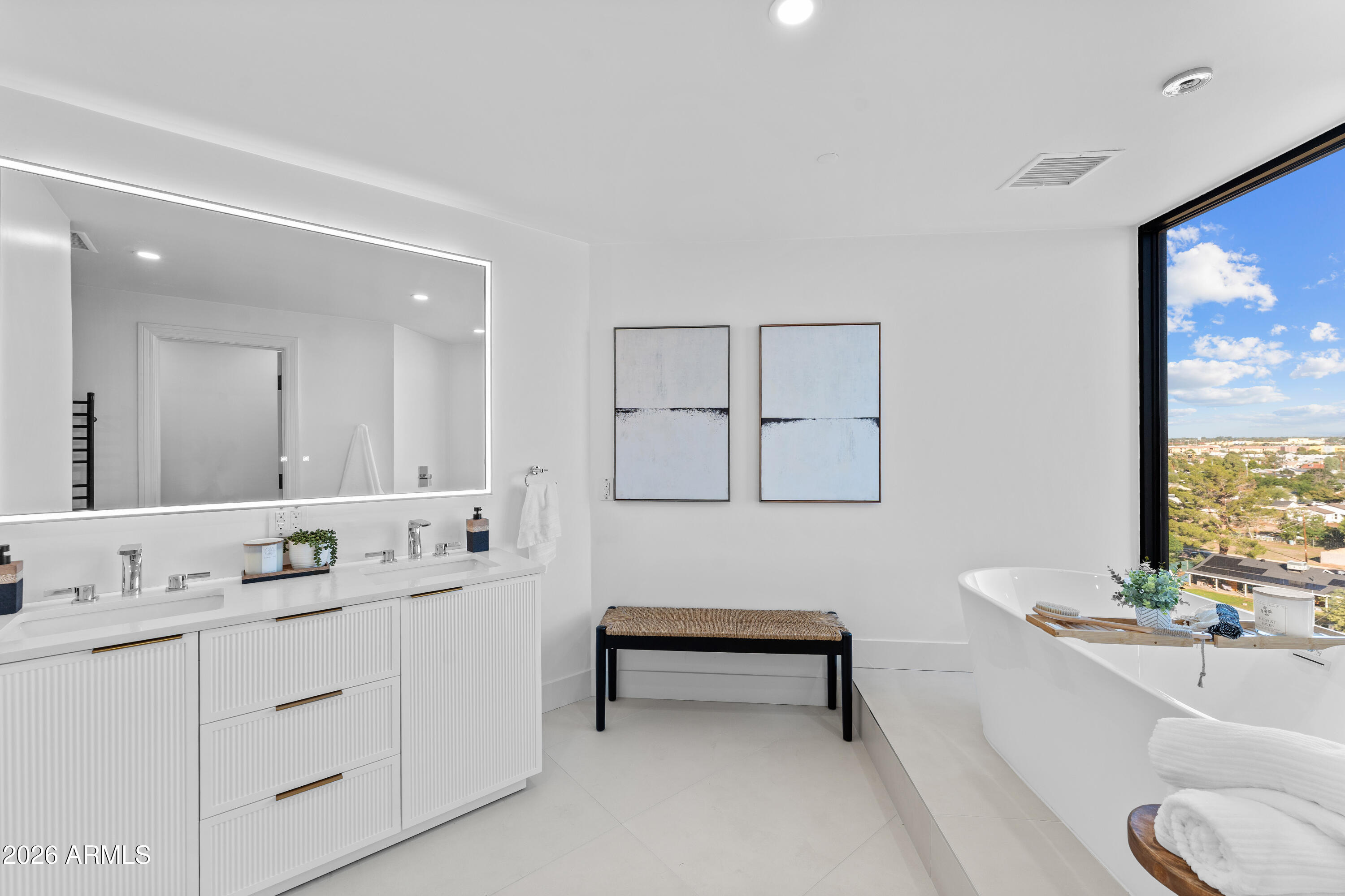 1040 E OSBORN Road 602