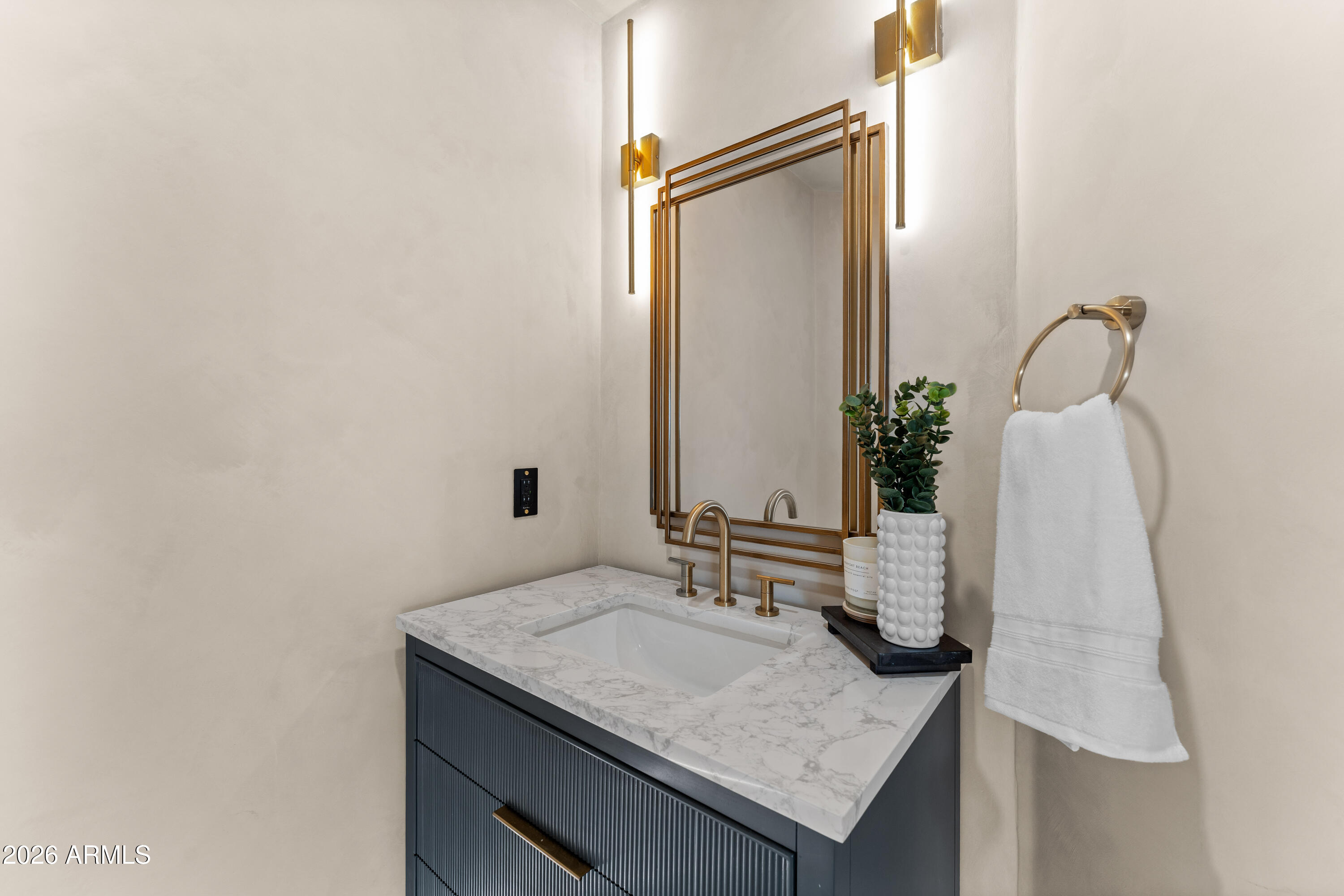 1040 E OSBORN Road 602