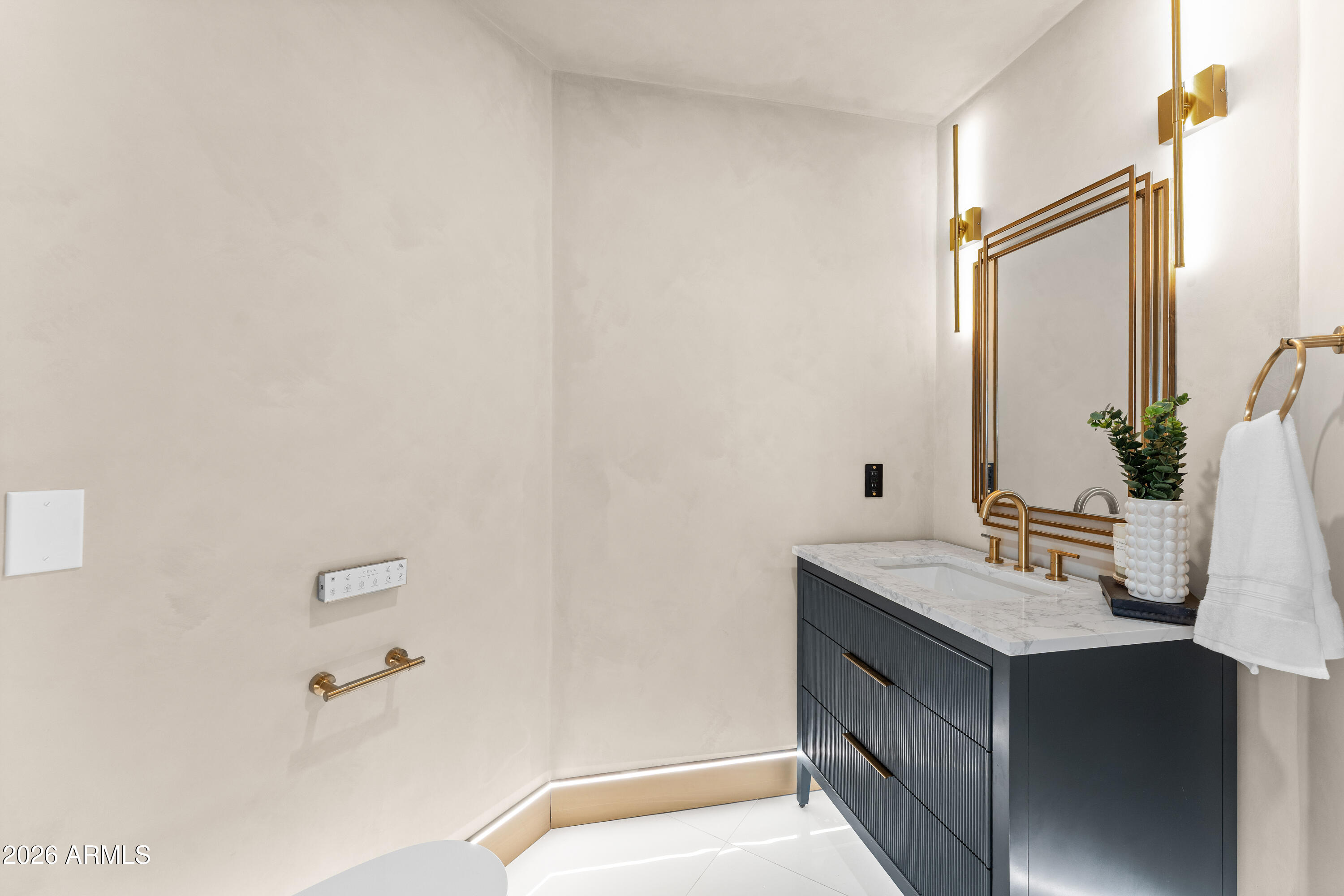 1040 E OSBORN Road 602