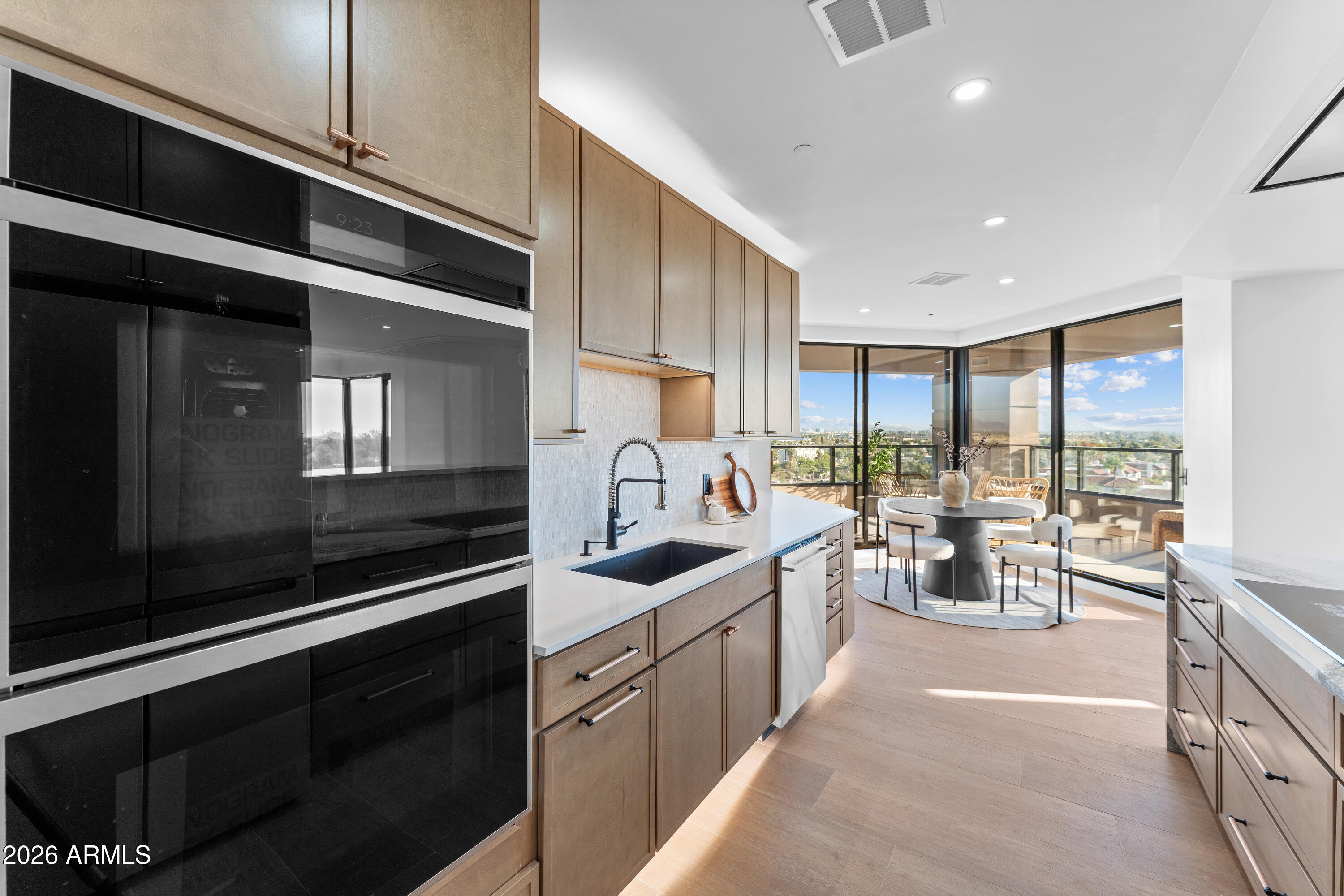 1040 E OSBORN Road 602