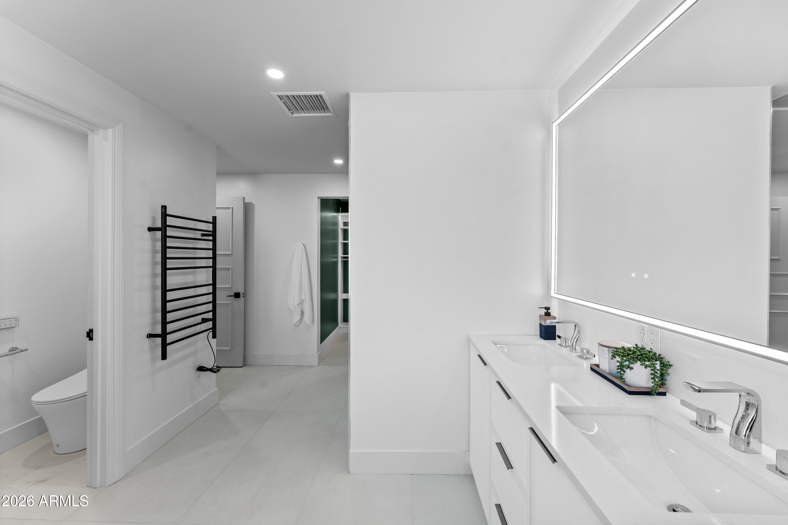 1040 E OSBORN Road 602