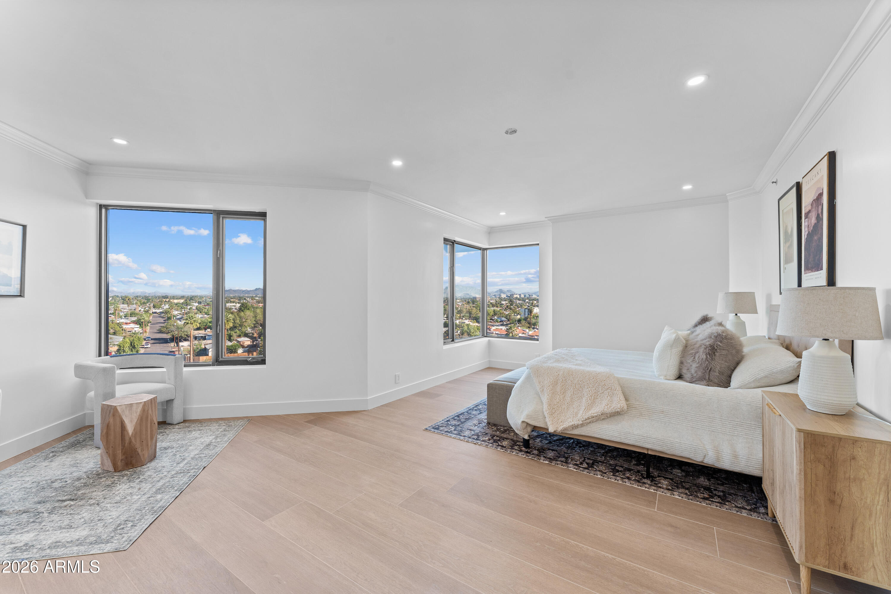 1040 E OSBORN Road 602