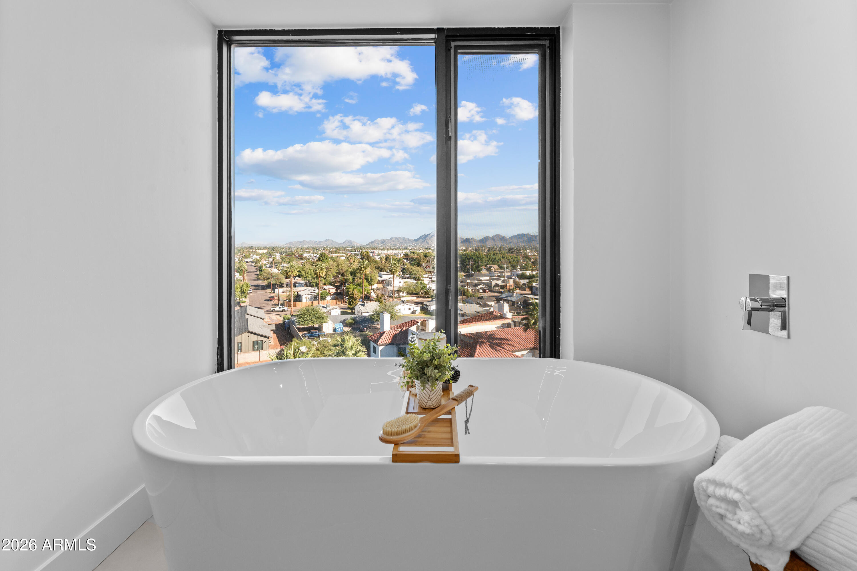 1040 E OSBORN Road 602