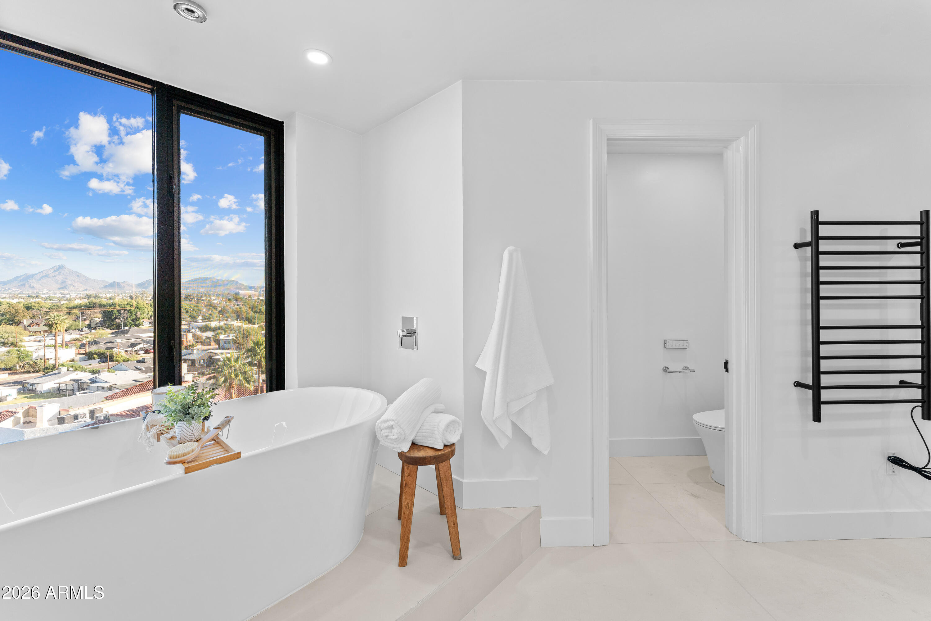 1040 E OSBORN Road 602