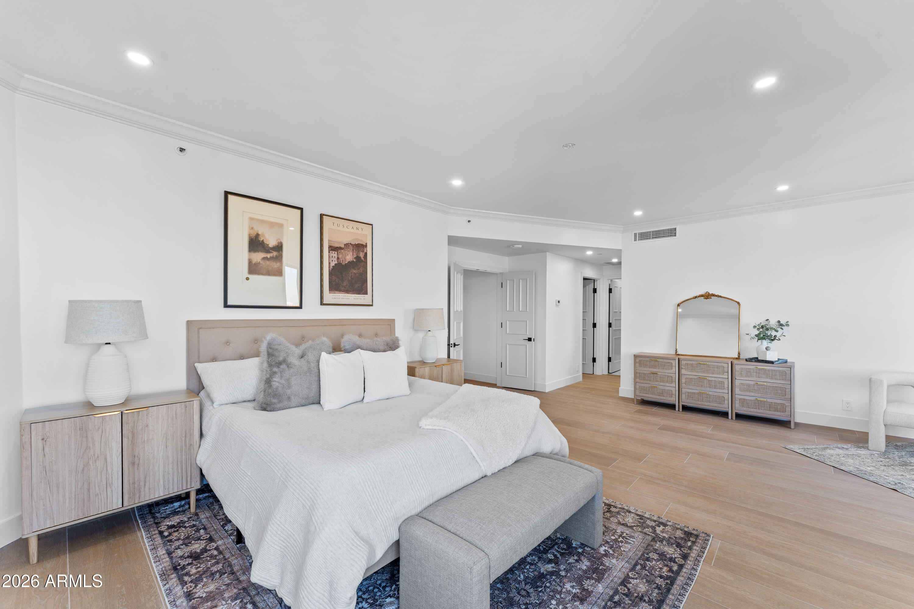 1040 E OSBORN Road 602