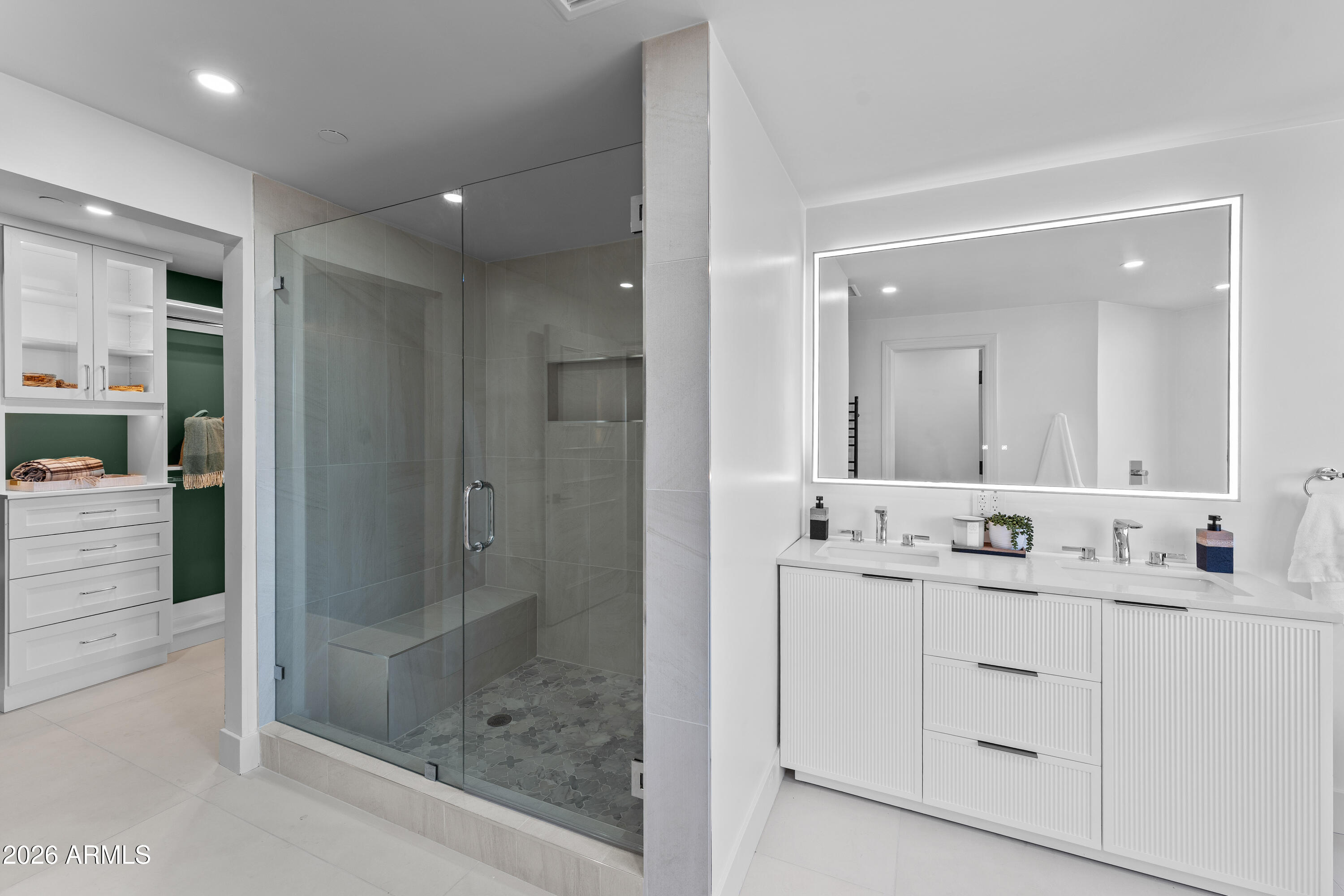 1040 E OSBORN Road 602