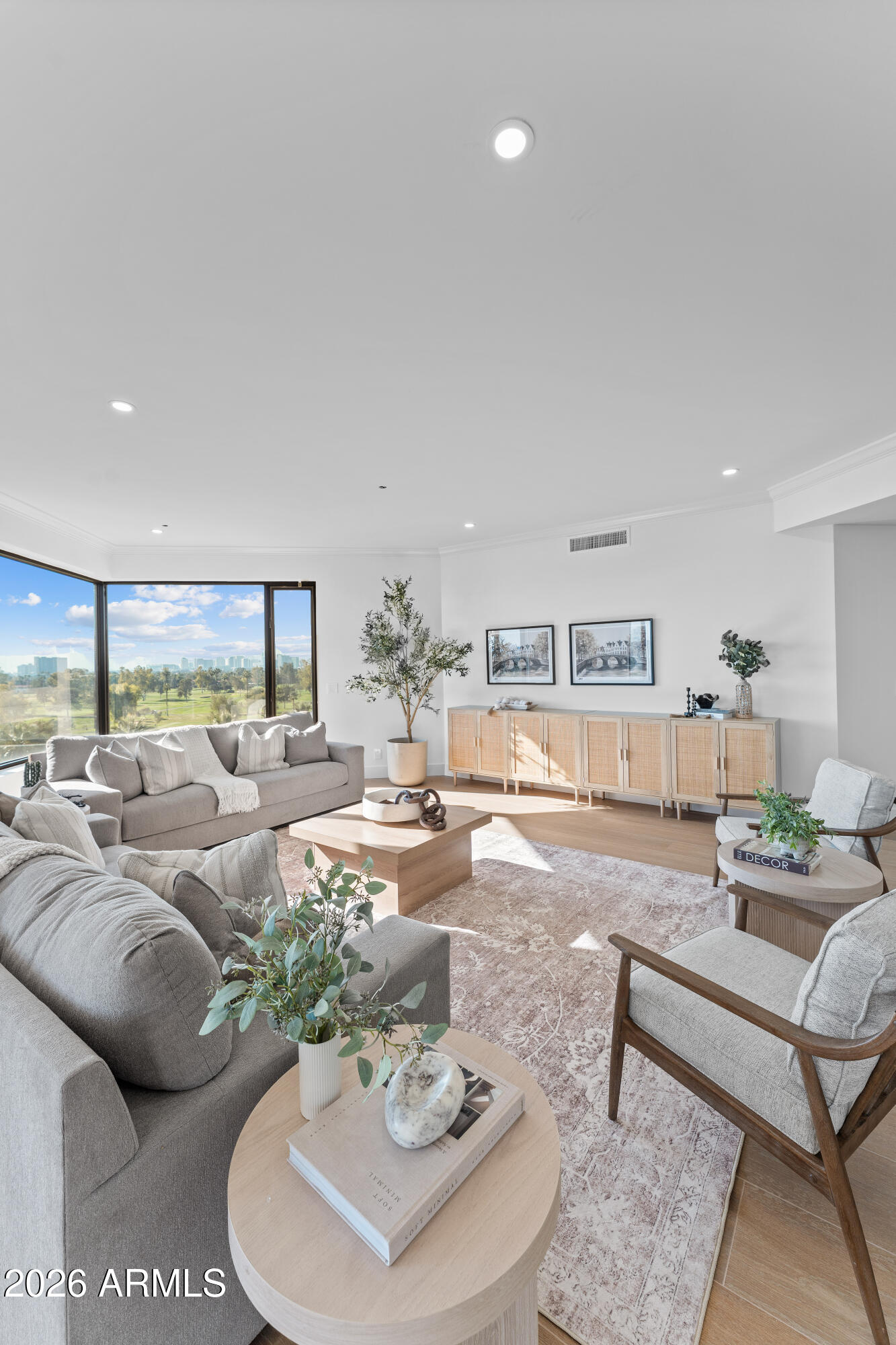 1040 E OSBORN Road 602