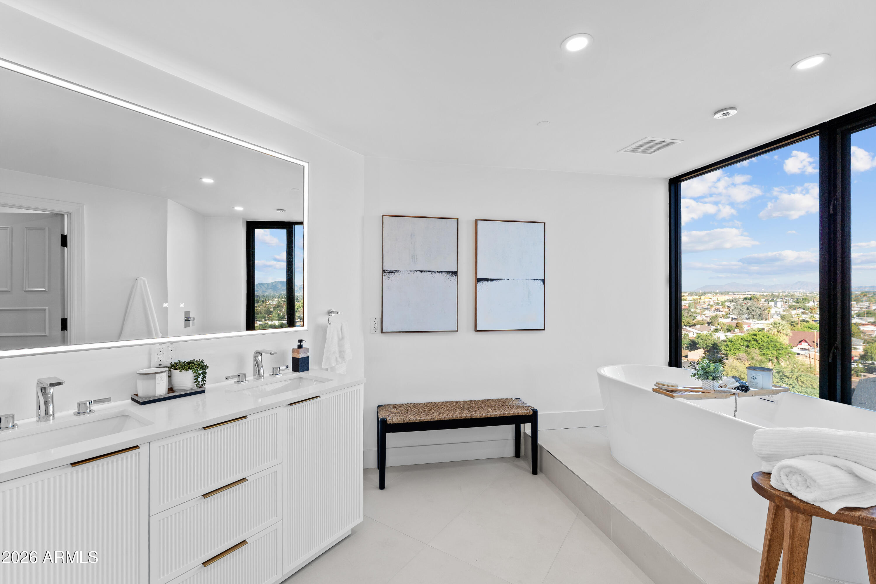 1040 E OSBORN Road 602