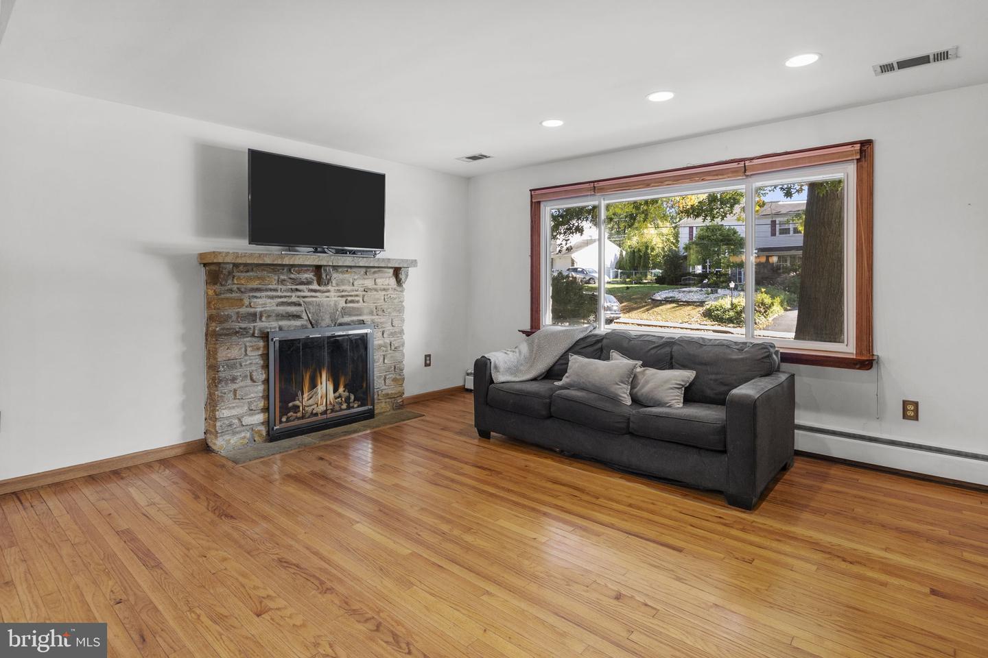 2021 Spring Mill Rd