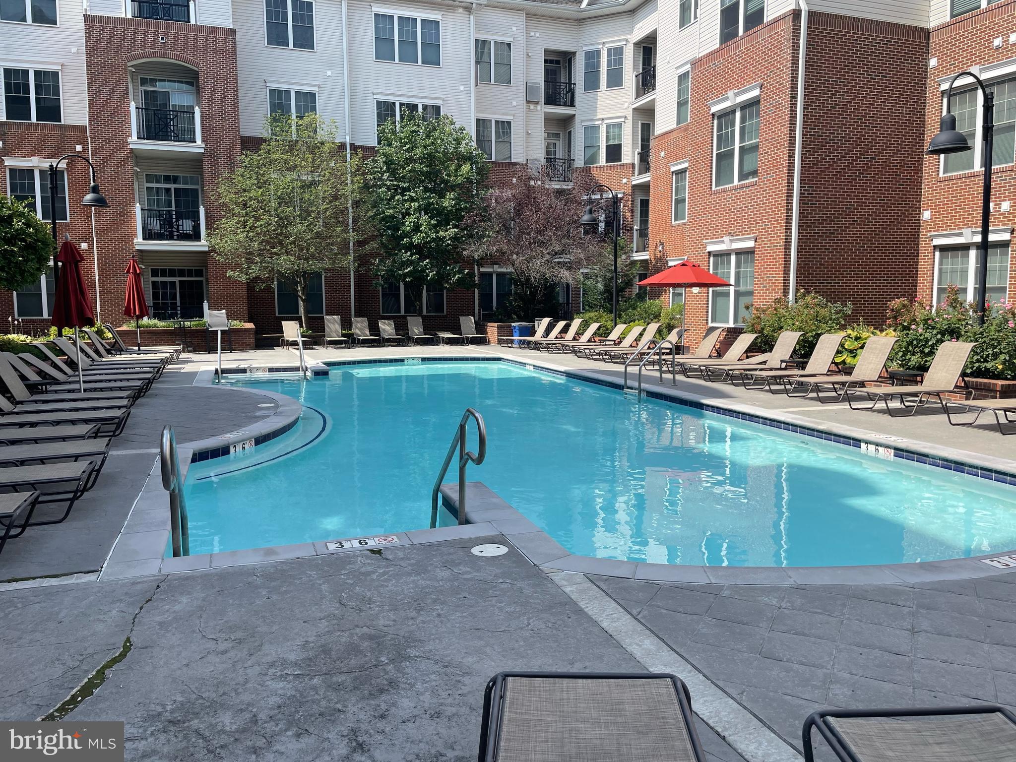 300 ELM STREET W 2430