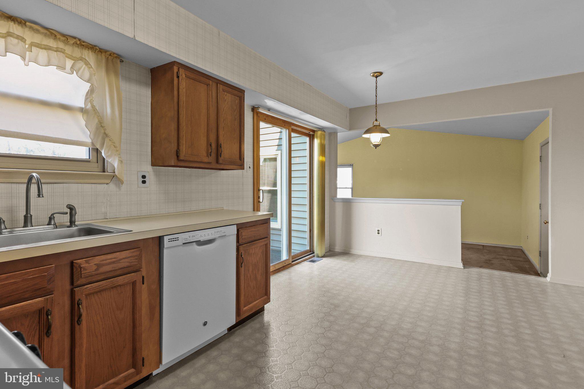 4 Danbridge Dr