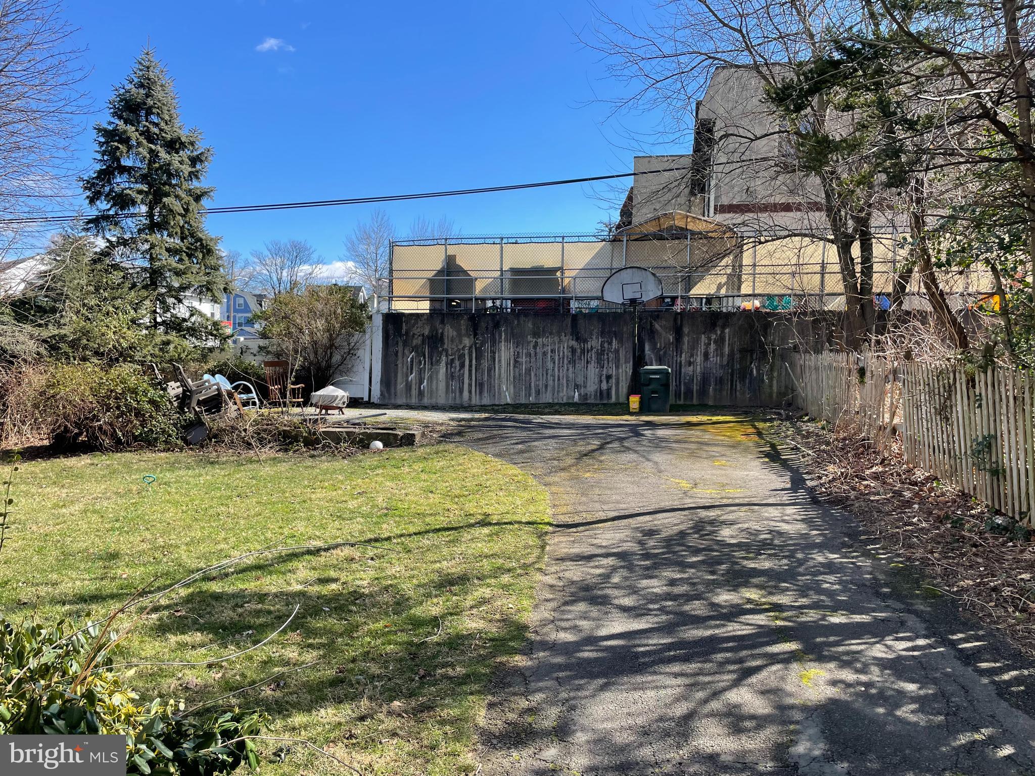 1555 Ferndale Ave